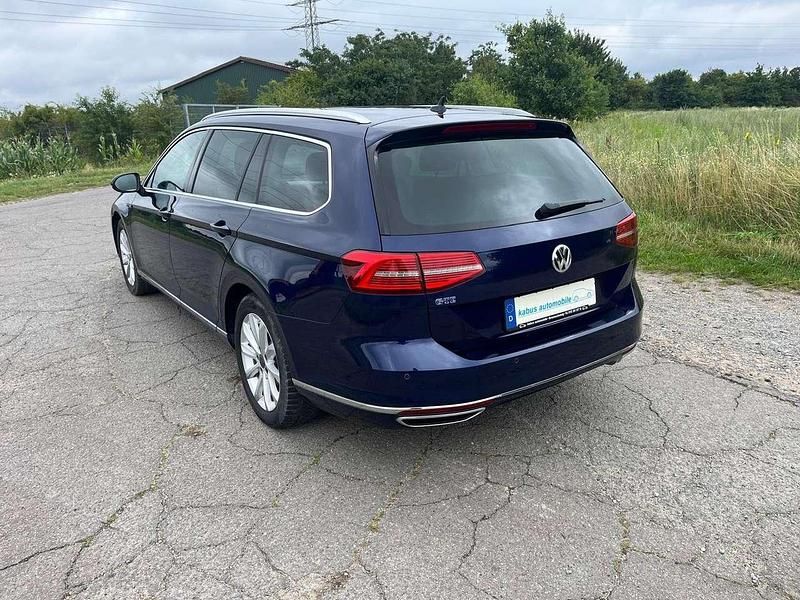 Gebraucht VW Passat GTE 156 PS (114 kW) 2018 Atlantic blue metallic Kombi