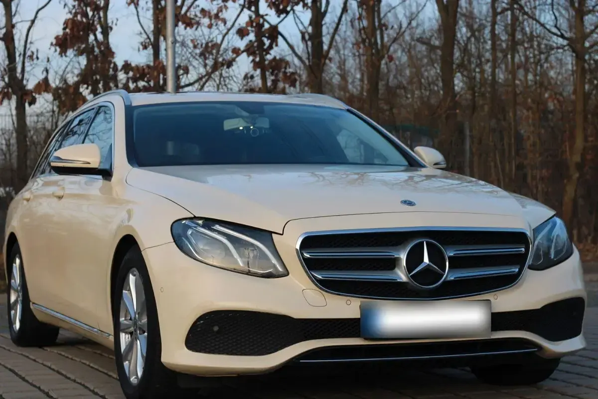 Gebraucht Mercedes E200 150 PS (110 kW) 2018 Gelb Kombi