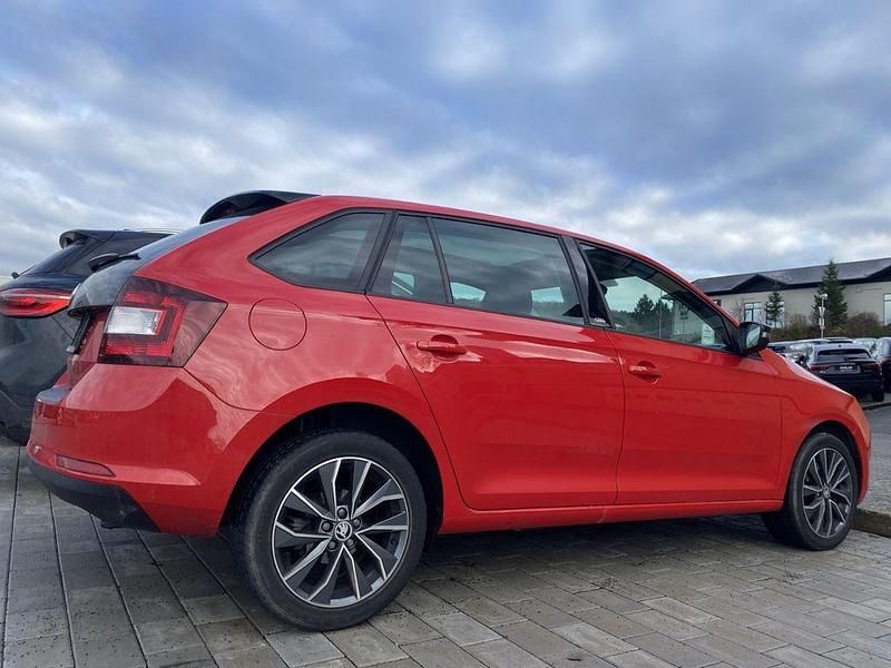 Gebraucht Skoda Rapid 125 PS (91 kW) 2015 Rot Limousine
