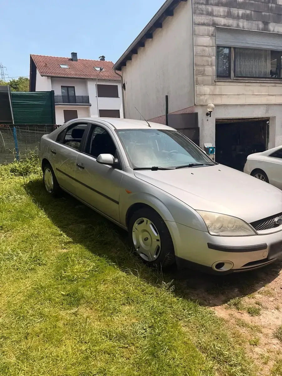 Gebraucht Ford Mondeo 110 PS (80 kW) 2002 Silber Limousine