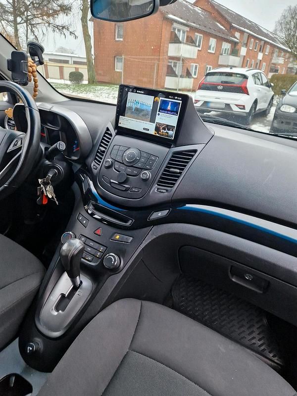 Gebraucht Chevrolet Orlando 163 PS (119 kW) 2012 Weiß Van / Kleinbus