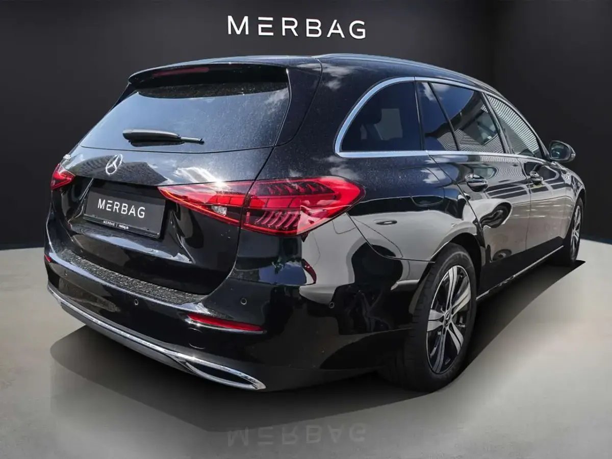 Gebraucht Mercedes C300e Avantgarde 313 PS (230 kW) 2024 Obsidianschwarz Kombi