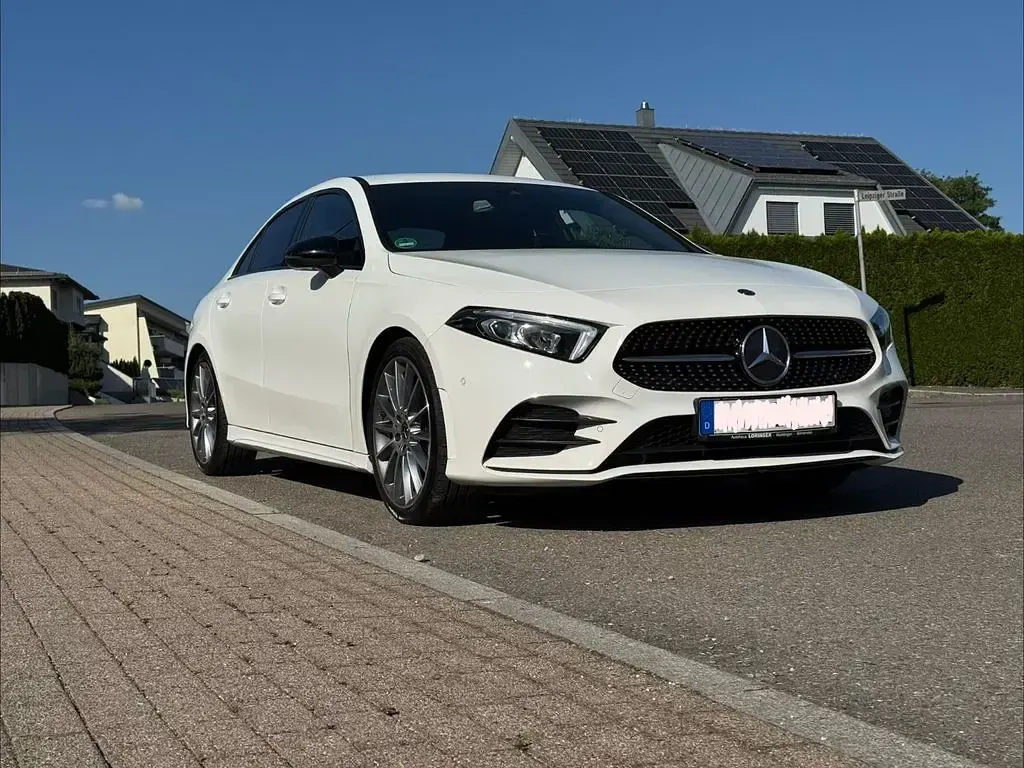 Gebraucht Mercedes A200 AMG line 163 PS (119 kW) 2019 Weiß Limousine