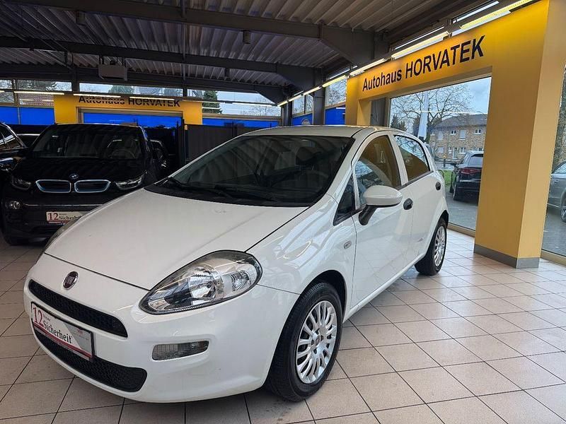 Weiß Gebraucht 2016 Fiat Punto Mystyle Limousine | 5.950 € (Fairer Preis) - Bild 1/4