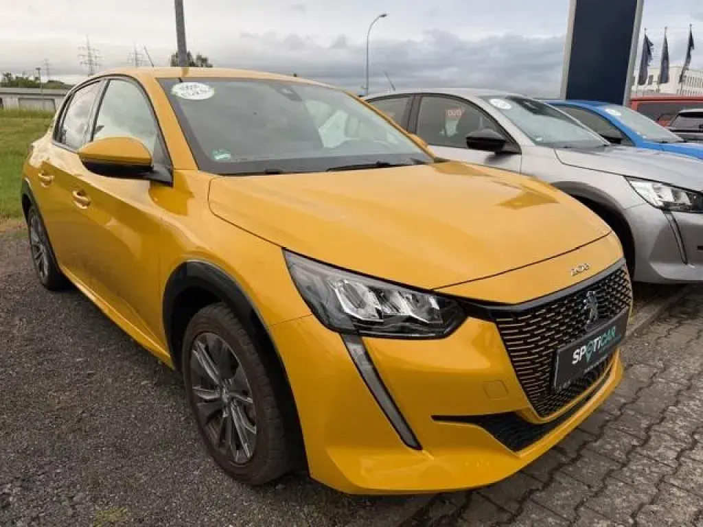 Gebraucht Peugeot e-208 Allure 100 kW (136 PS) 2021 Gelb Kleinwagen