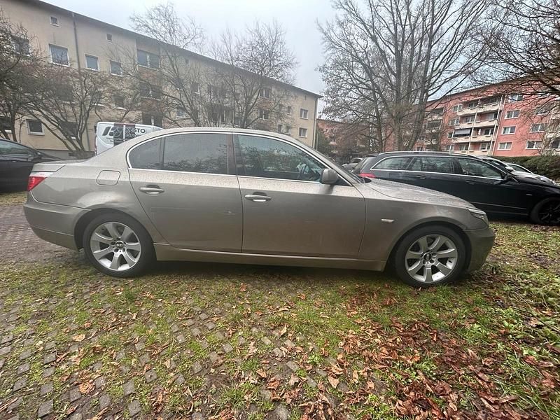 Gebraucht BMW 520 177 PS (130 kW) 2009 Braun Limousine