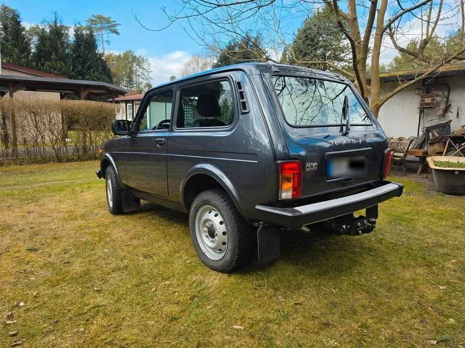 Usata Lada niva 83 CV (61 kW) 2021 Grigio SUV