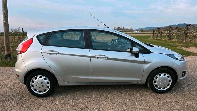 Gebraucht Ford Fiesta SYNC Edition 75 PS (55 kW) 2014 Silber Kleinwagen