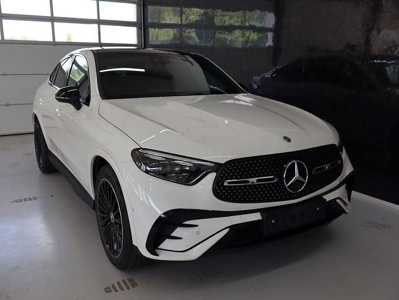 Weiß Neu 2025 Mercedes GLC220 AMG Limousine | 65.990 € (Guter Preis) - Bild 1/4