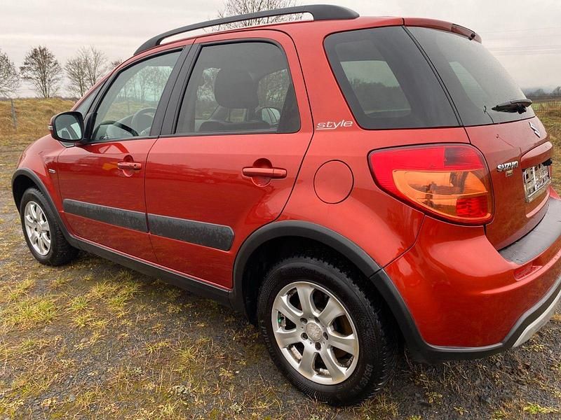 Gebraucht Suzuki SX4 Style 135 PS (99 kW) 2011 Orange Kleinwagen