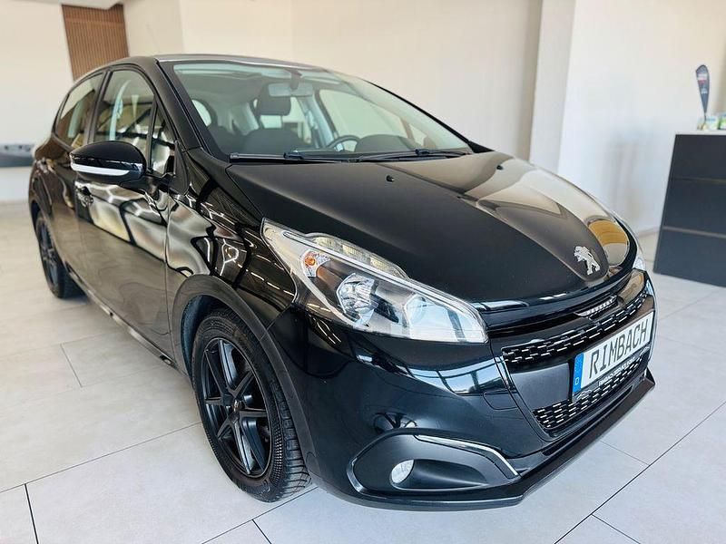 Gebraucht Peugeot 208 Active 82 PS (60 kW) 2017 Schwarz Kleinwagen