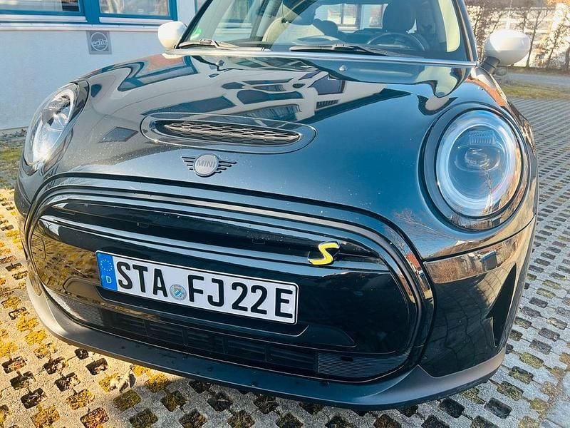 Gebraucht Mini Cooper SE Classic 135 kW (184 PS) 2023 Schwarz Kleinwagen
