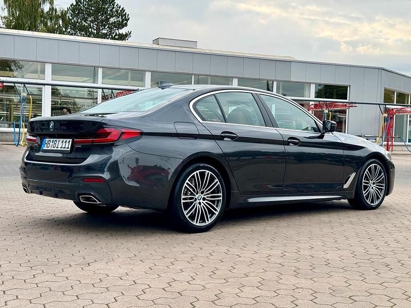 Gebraucht BMW 520 M Sport 190 PS (139 kW) 2023 Grau Limousine
