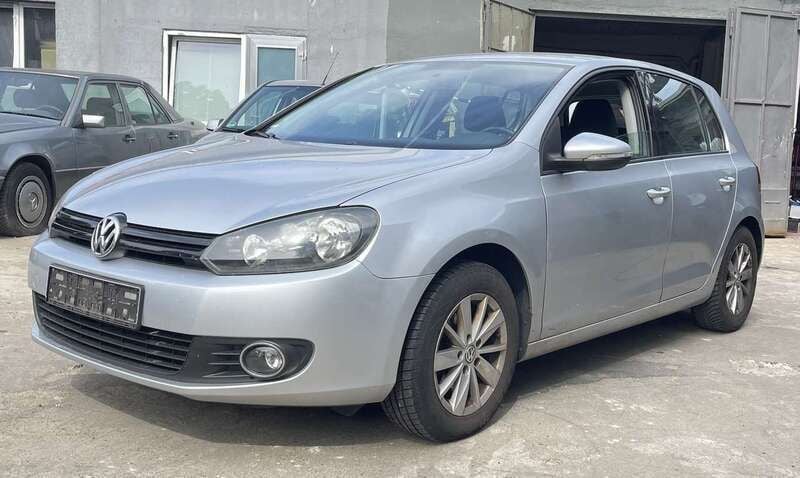Reflexsilber metallic Gebraucht 2011 VW Golf VI Trendline Kleinwagen | 3.990 € (Superpreis) - Bild 1/4