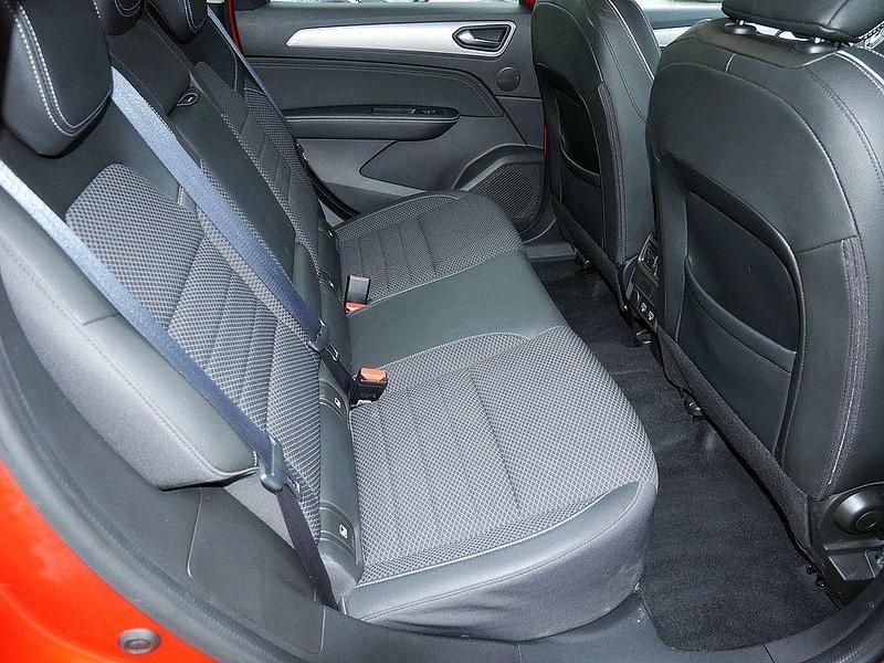 Gebraucht Renault Arkana Intens 140 PS (102 kW) 2021 Rot (metallic) SUV