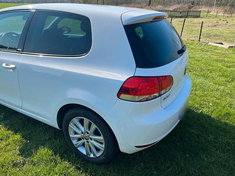 Gebraucht VW Golf VI Style 80 PS (58 kW) 2012 Weiß Kleinwagen