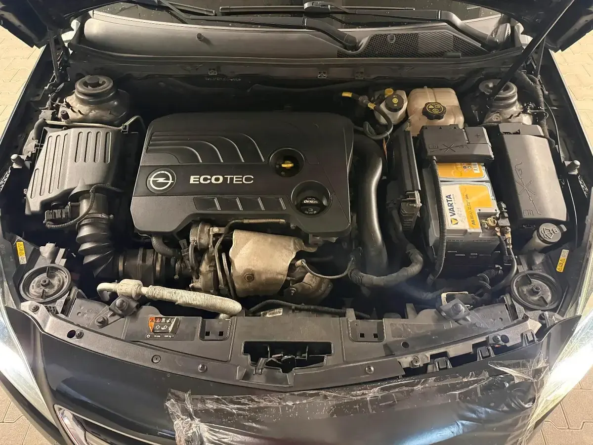 Usata Opel Insignia 170 CV (125 kW) 2014 Nero Station wagon