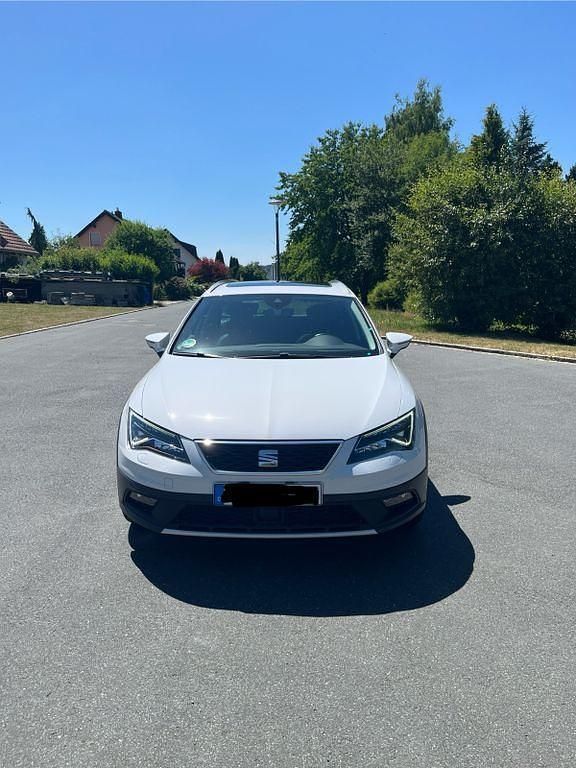 Weiß Gebraucht 2017 Seat Leon X-Perience 4Drive Kombi | 14.000 € (Fairer Preis) - Bild 1/4