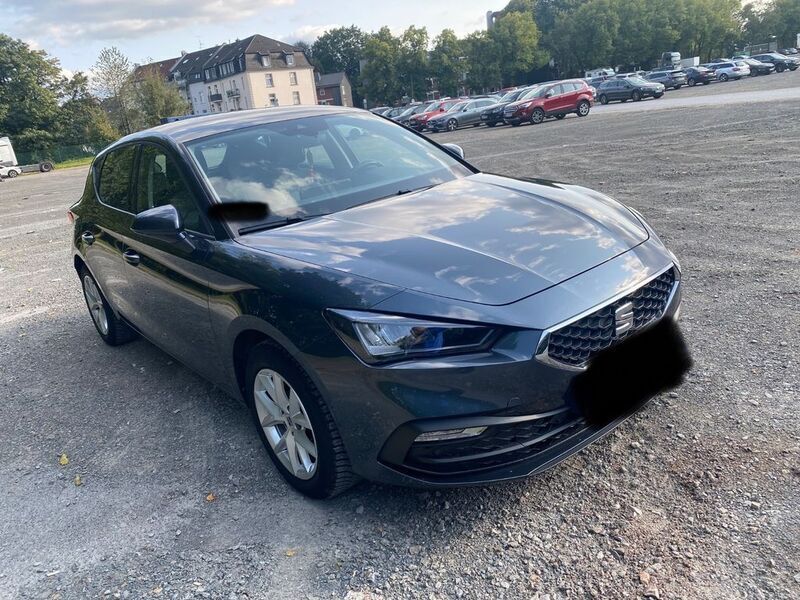 Silber Gebraucht 2021 Seat Leon Style Limousine | 15.000 € (Guter Preis) - Bild 1/4