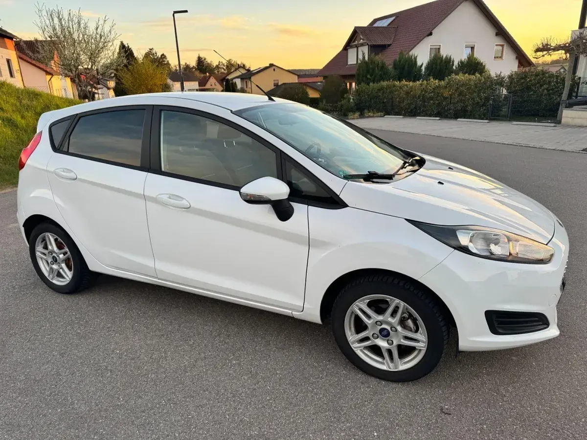 Gebraucht Ford Fiesta SYNC Edition 65 PS (47 kW) 2013 Weiß Kleinwagen