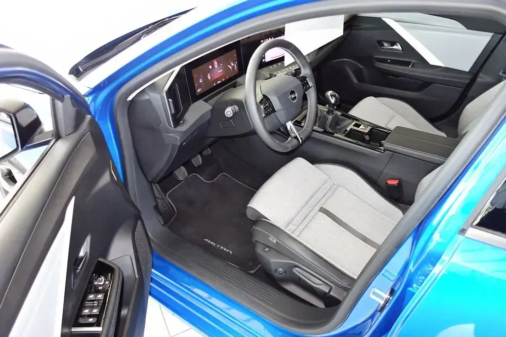 Gebraucht Opel Astra 131 PS (96 kW) 2023 Blau Kleinwagen