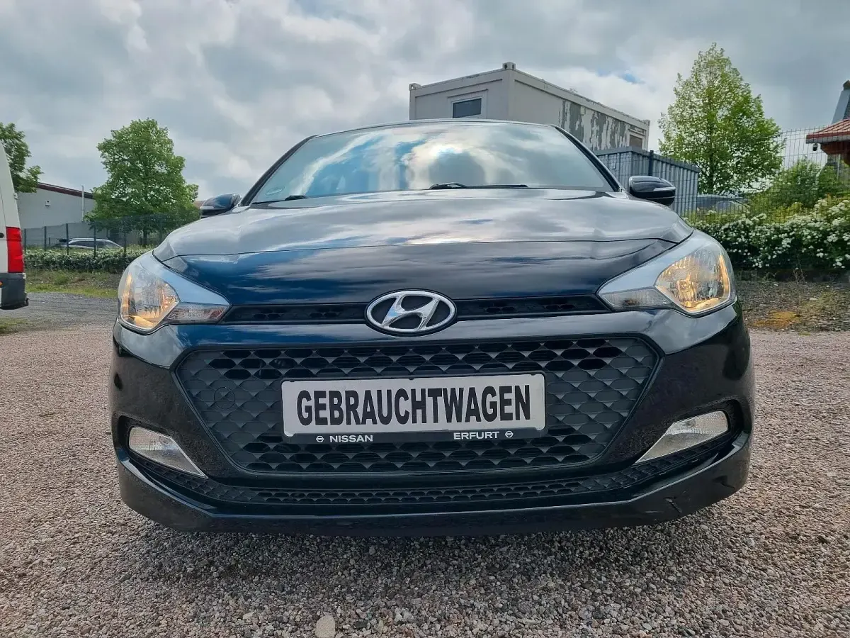 Gebraucht Hyundai i20 Active 75 PS (55 kW) 2018 Schwarz Limousine