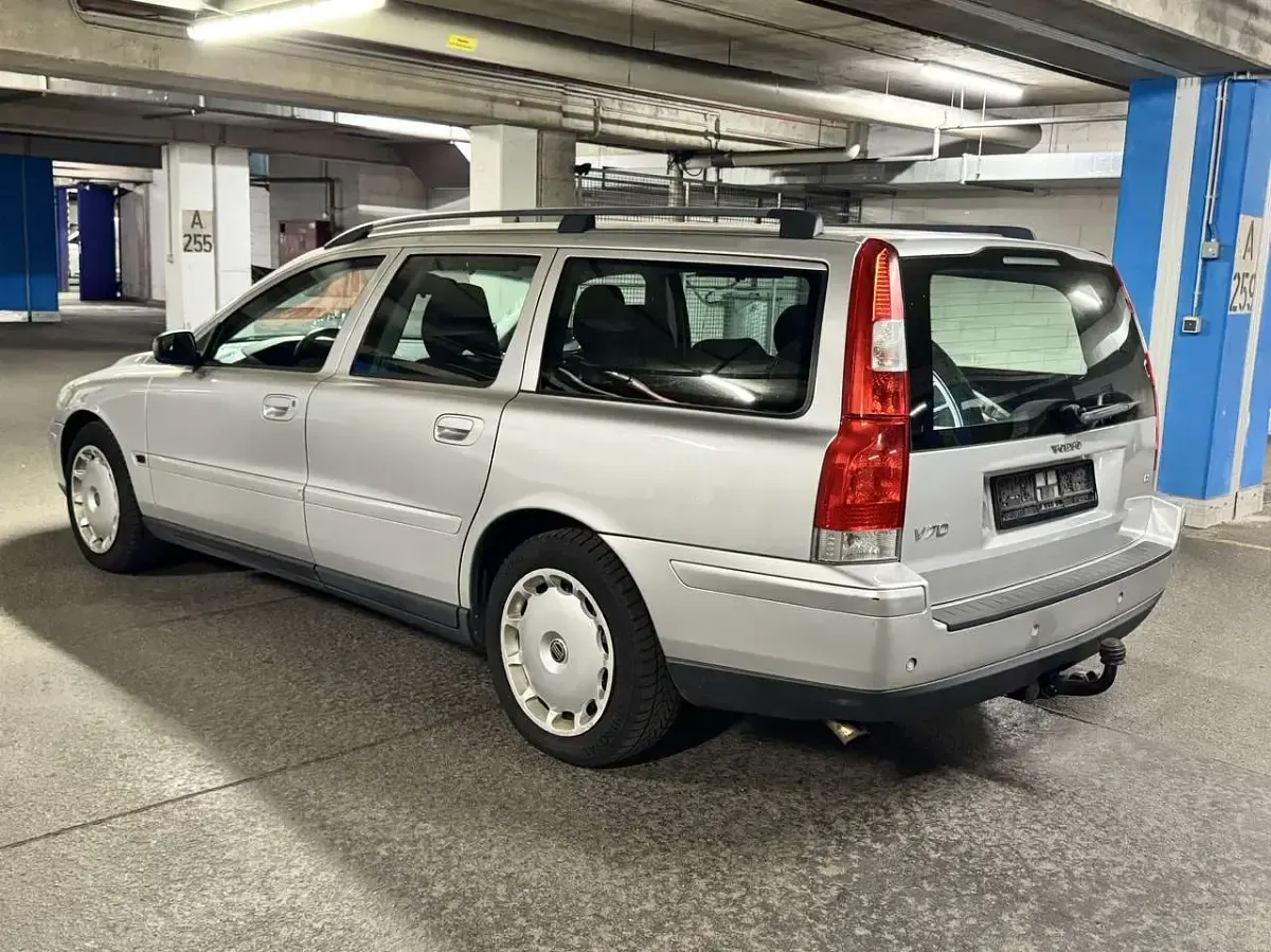 Gebraucht Volvo V70 Kinetic 163 PS (119 kW) 2005 Silber Kombi