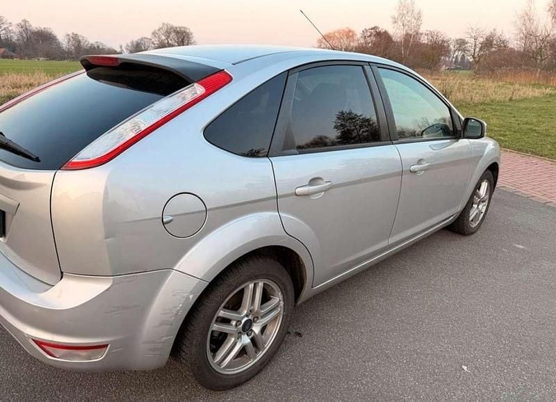 Second-hand Ford Focus 101 CP (74 kW) 2009 Argintiu Berlinǎ