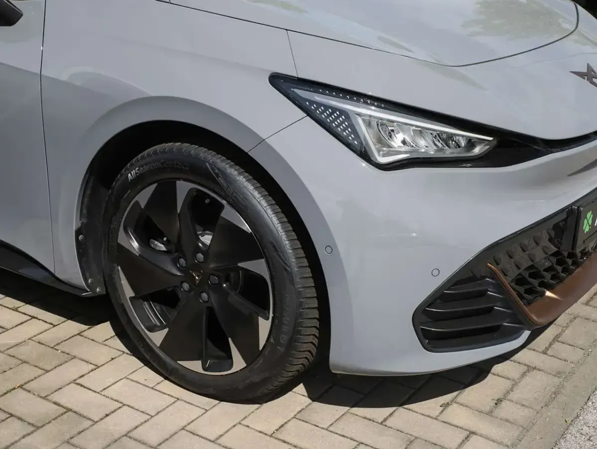 Usata Cupra Born 150 kW (204 CV) 2024 Grigio Utilitaria