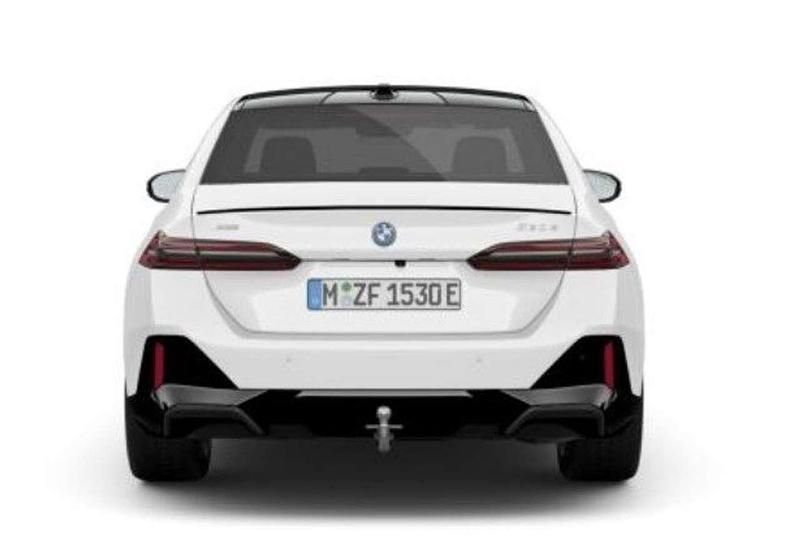 Neu BMW 530e Performance 299 PS (219 kW) 2026 Alpinweiß Limousine