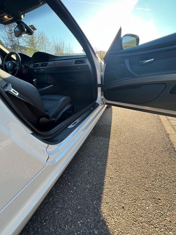 Gebraucht BMW 325 Cabriolet M Sport 204 PS (150 kW) 2011 Weiß Cabrio
