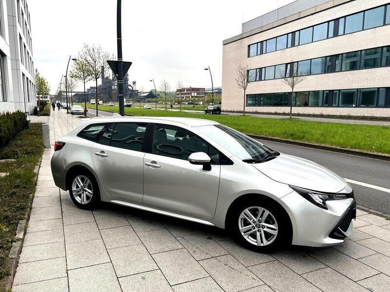 Silber Gebraucht 2019 Toyota Corolla Comfort Kombi | 14.950 € (Fairer Preis) - Bild 1/4