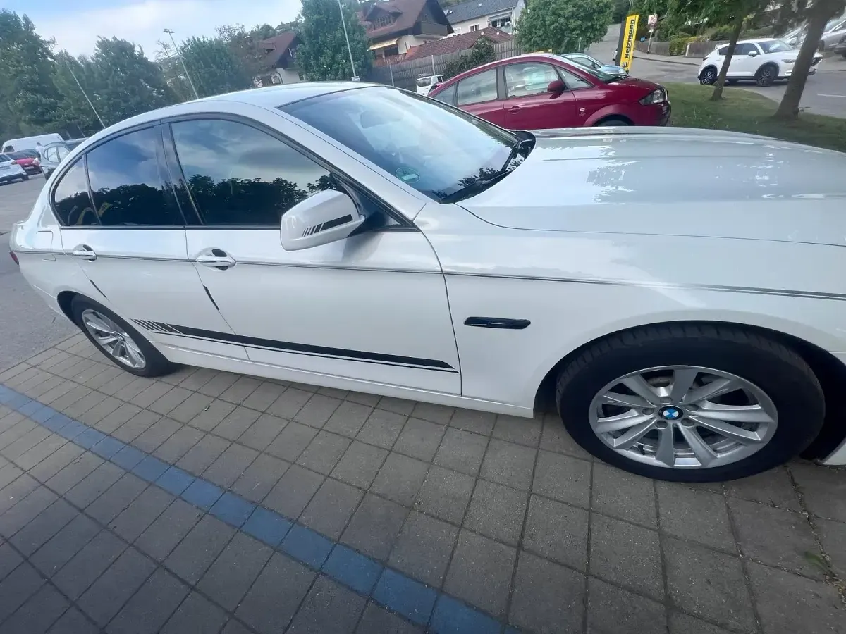 Gebraucht BMW 525 220 PS (161 kW) 2012 Weiß Limousine