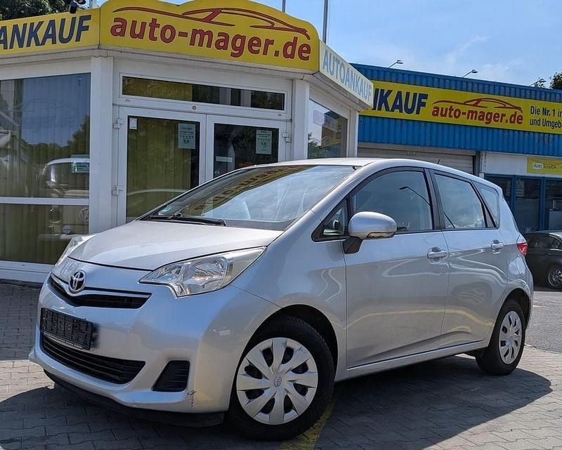 Silber Gebraucht 2011 Toyota Verso-S Life Van / Kleinbus | 4.750 € (Fairer Preis) - Bild 1/4