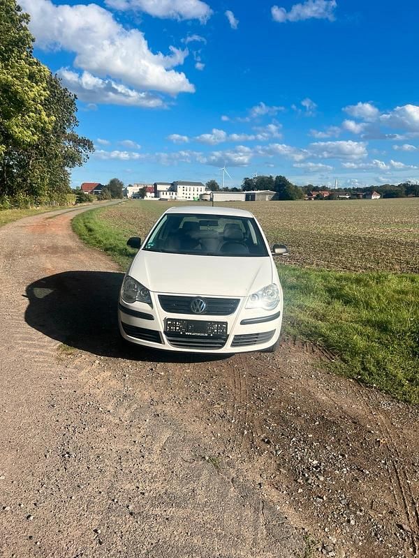 Weiß Gebraucht 2005 VW Polo Kleinwagen | 1.000 € (Fairer Preis) - Bild 1/4
