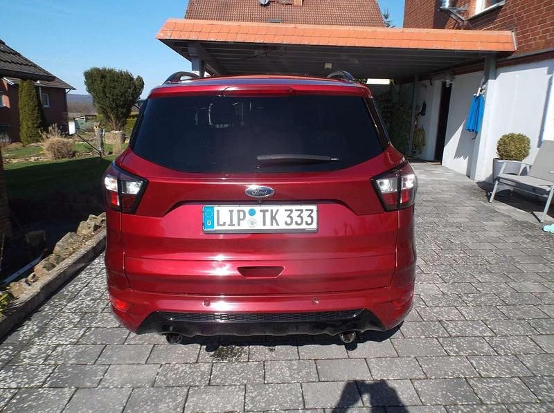 Gebraucht Ford Kuga ST-Line 179 PS (131 kW) 2019 Rot SUV