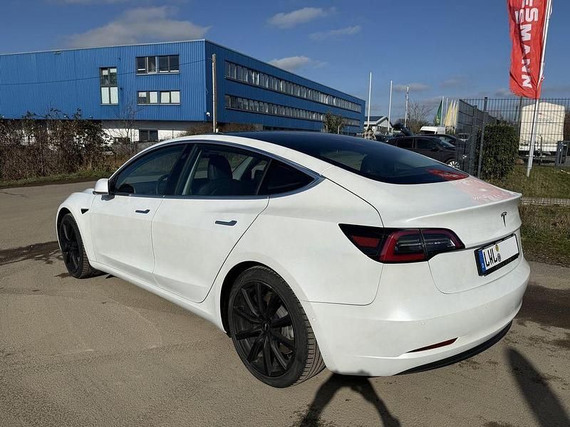 Gebraucht Tesla Model 3 Standard Range Plus 225 kW (306 PS) 2020 Perl weiss (metallic) Limousine