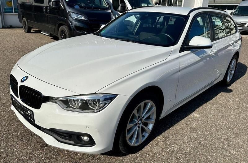 Weiß Gebraucht 2018 BMW 320 Advantage Kombi | 12.900 € (Guter Preis) - Bild 1/4