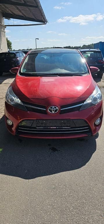 Rot Gebraucht 2015 Toyota Verso Multidrive S Van / Kleinbus | 14.300 € (Guter Preis) - Bild 1/4