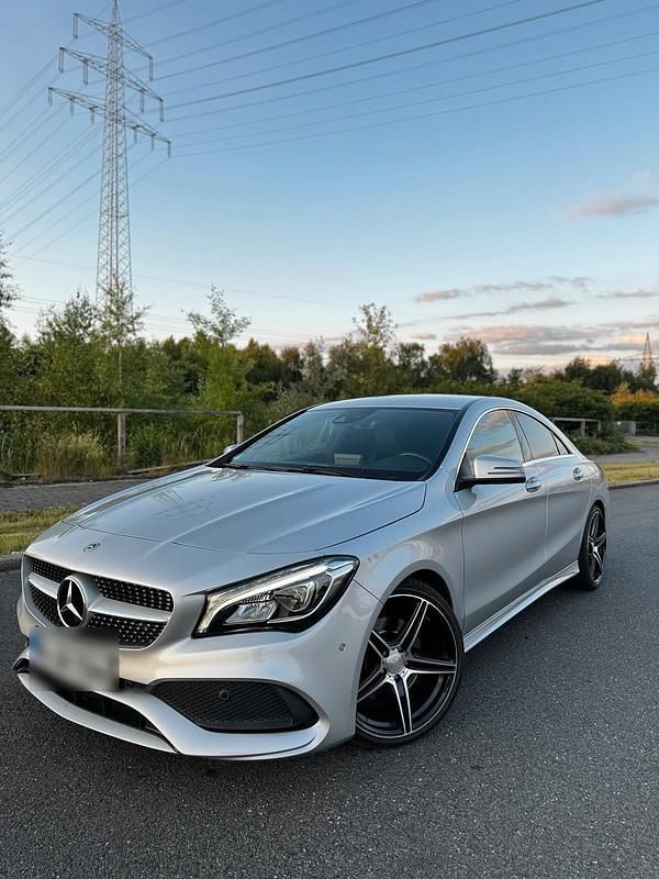 Silber Gebraucht 2018 Mercedes CLA250 AMG line Limousine | 25.500 € (Fairer Preis) - Bild 1/4
