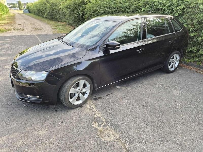 Second-hand Skoda Rapid Active 90 CP (66 kW) 2018 Negru Break