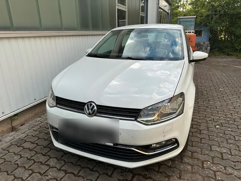 Weiß Gebraucht 2016 VW Polo Limousine | 11.000 € - Bild 1/4