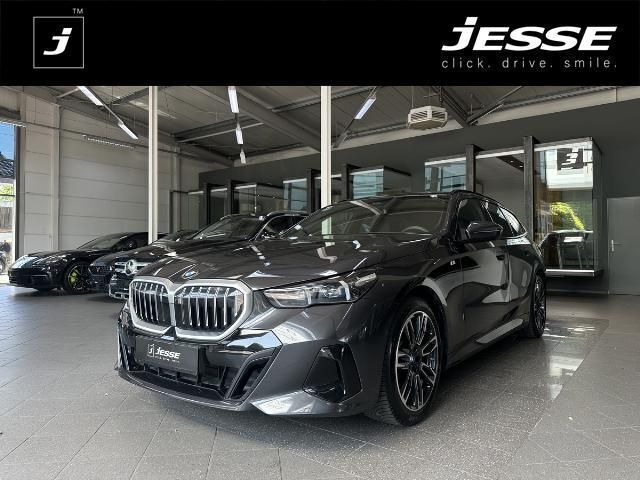 Grau Gebraucht 2024 BMW 520 M Sport Limousine | 50.990 € - Bild 1/4