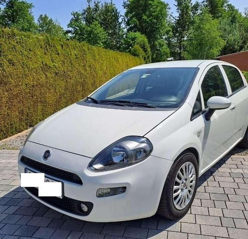 Weiß Gebraucht 2017 Fiat Punto Lounge Kleinwagen | 5.200 € (Guter Preis) - Bild 1/4
