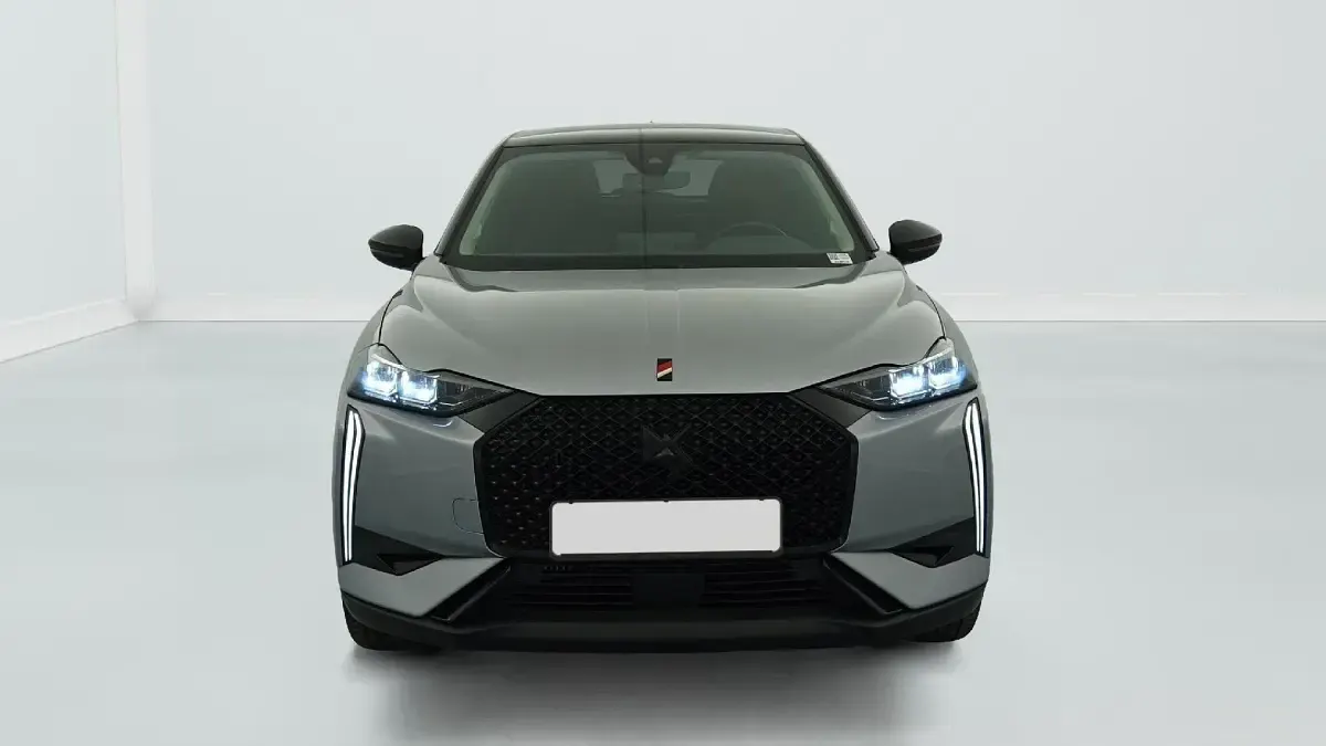 Gebraucht DS Automobiles DS3 Crossback Performance 101 PS (74 kW) 2024 Gris artense / toit noir SUV