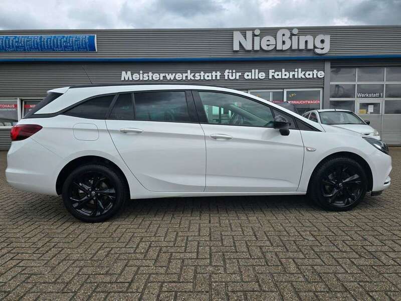 Weiß Gebraucht 2018 Opel Astra Edition Kombi | 12.980 € (Etwas zu teuer) - Bild 1/4