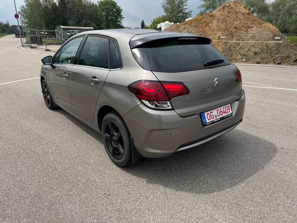 Używany Citroën C4 SELECTION 131 KM (96 kW) 2017 Szary Sedan/Limuzyna