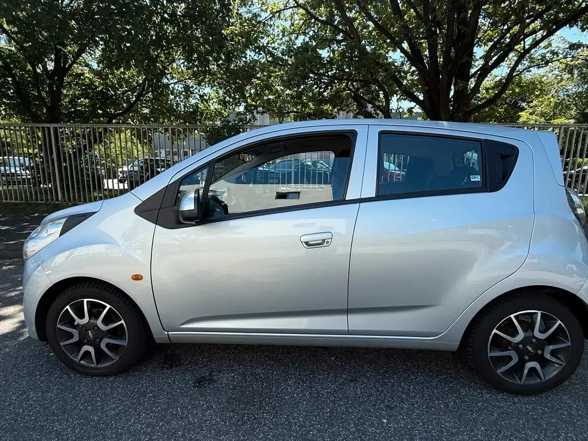Gebraucht Chevrolet Spark 68 PS (50 kW) 2011 Grau Kleinwagen