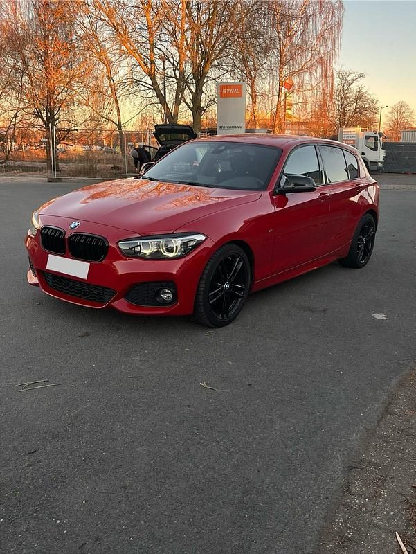 Rot Gebraucht 2017 BMW 118 M Sport Kleinwagen | 9.999 € (Superpreis) - Bild 1/4