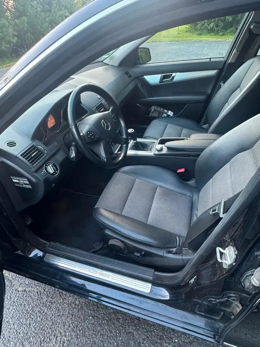 Gebraucht Mercedes C220 170 PS (125 kW) 2009 Schwarz Kombi